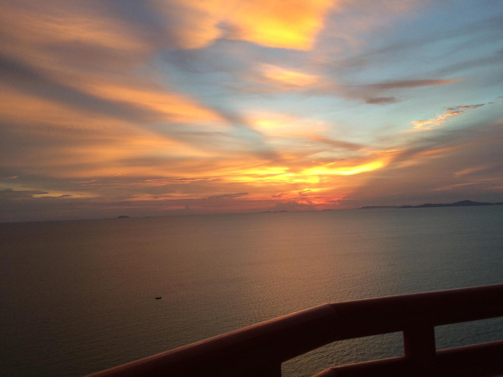 Sunshine Beach Condotel Na Chom Thian Bagian luar foto